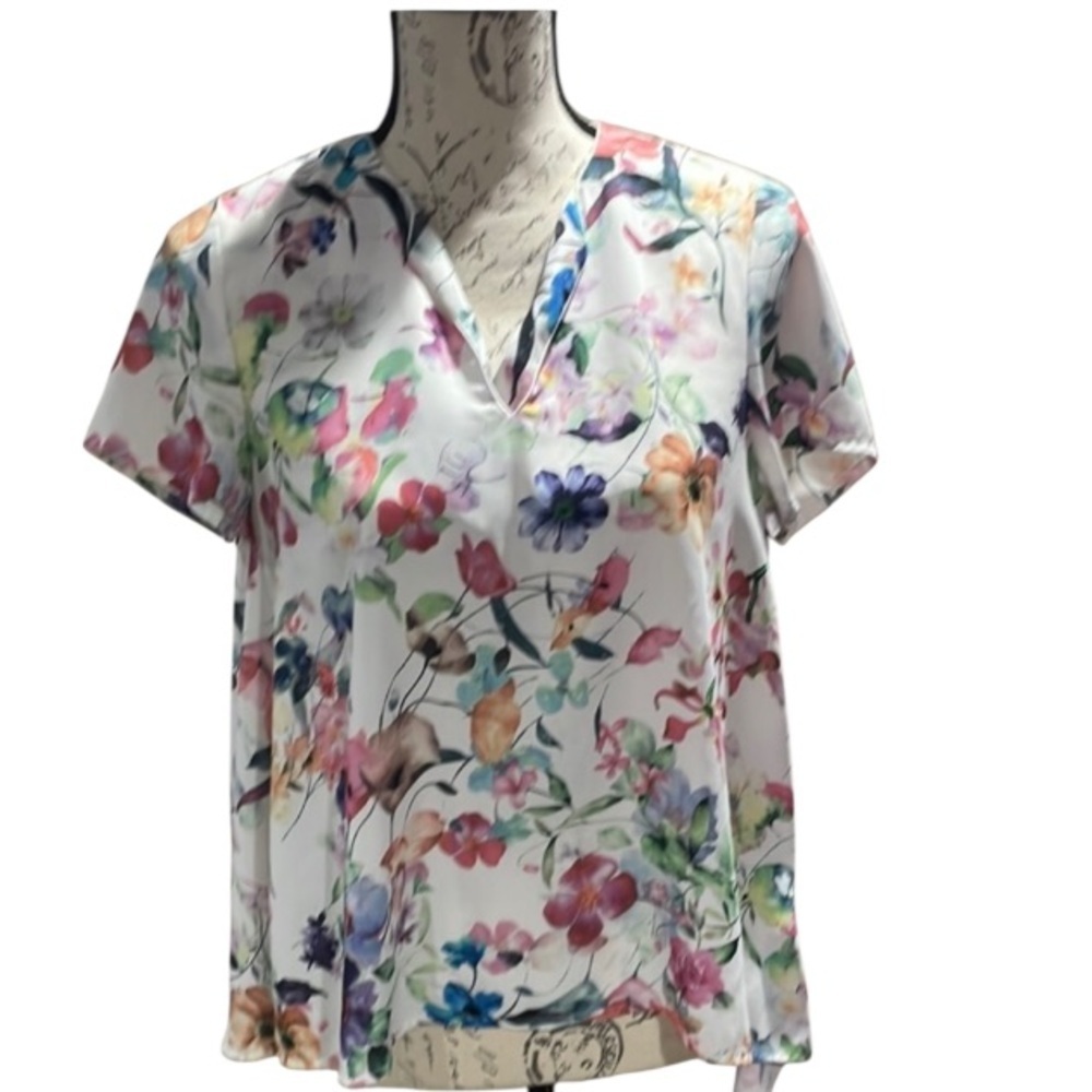 Frnch Floral V-Neck Women's Top - Picture 2 of 6